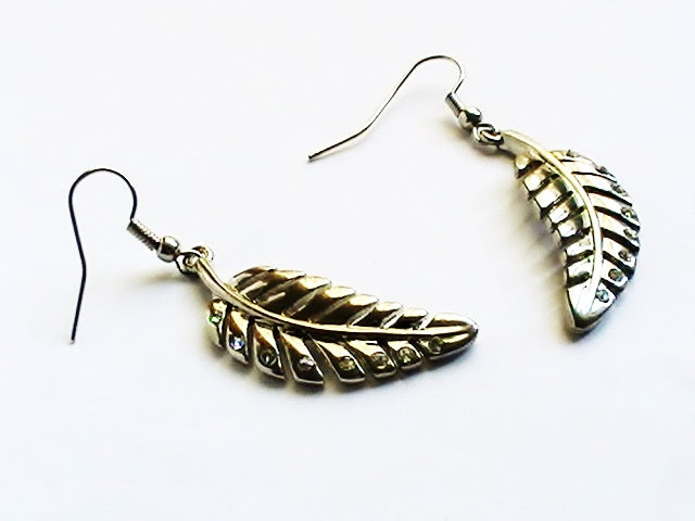 Boucles d'oreilles feuilles argentées avec strass