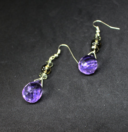 Boucles d'oreilles gouttes transparentes violet et gris