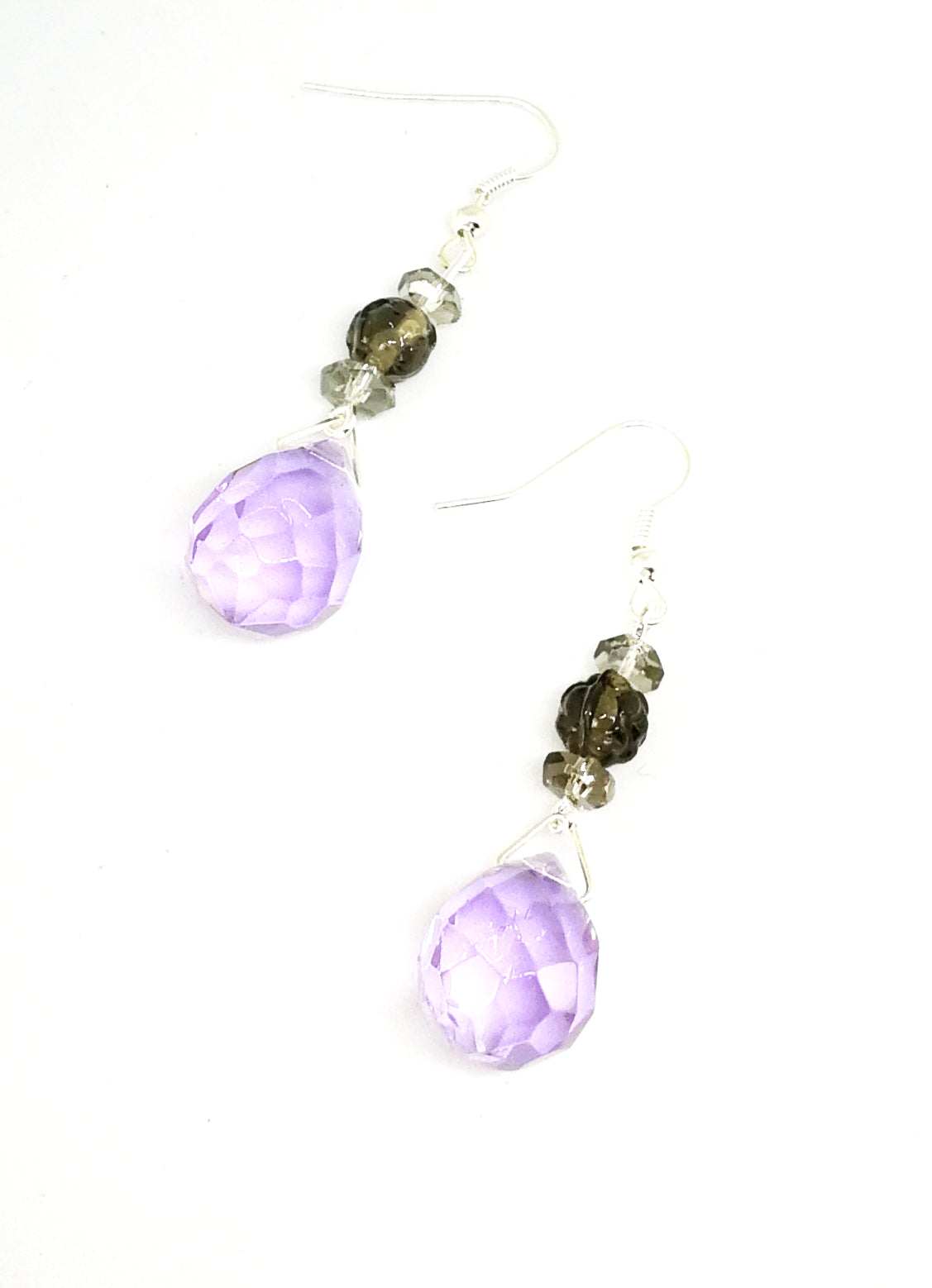 Boucles d'oreilles gouttes transparentes violet et gris