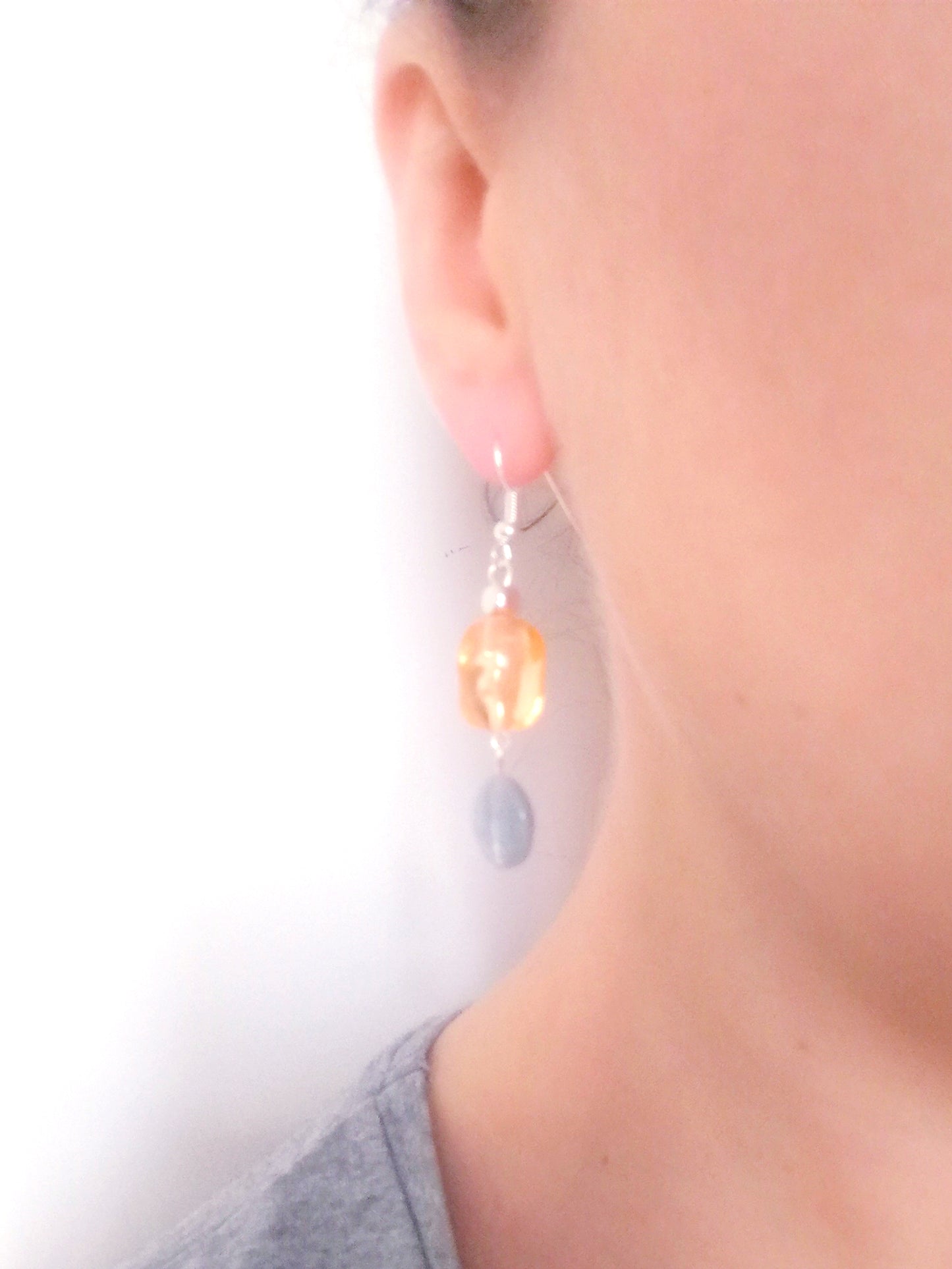 Boucles d'oreilles en verre orange et gris