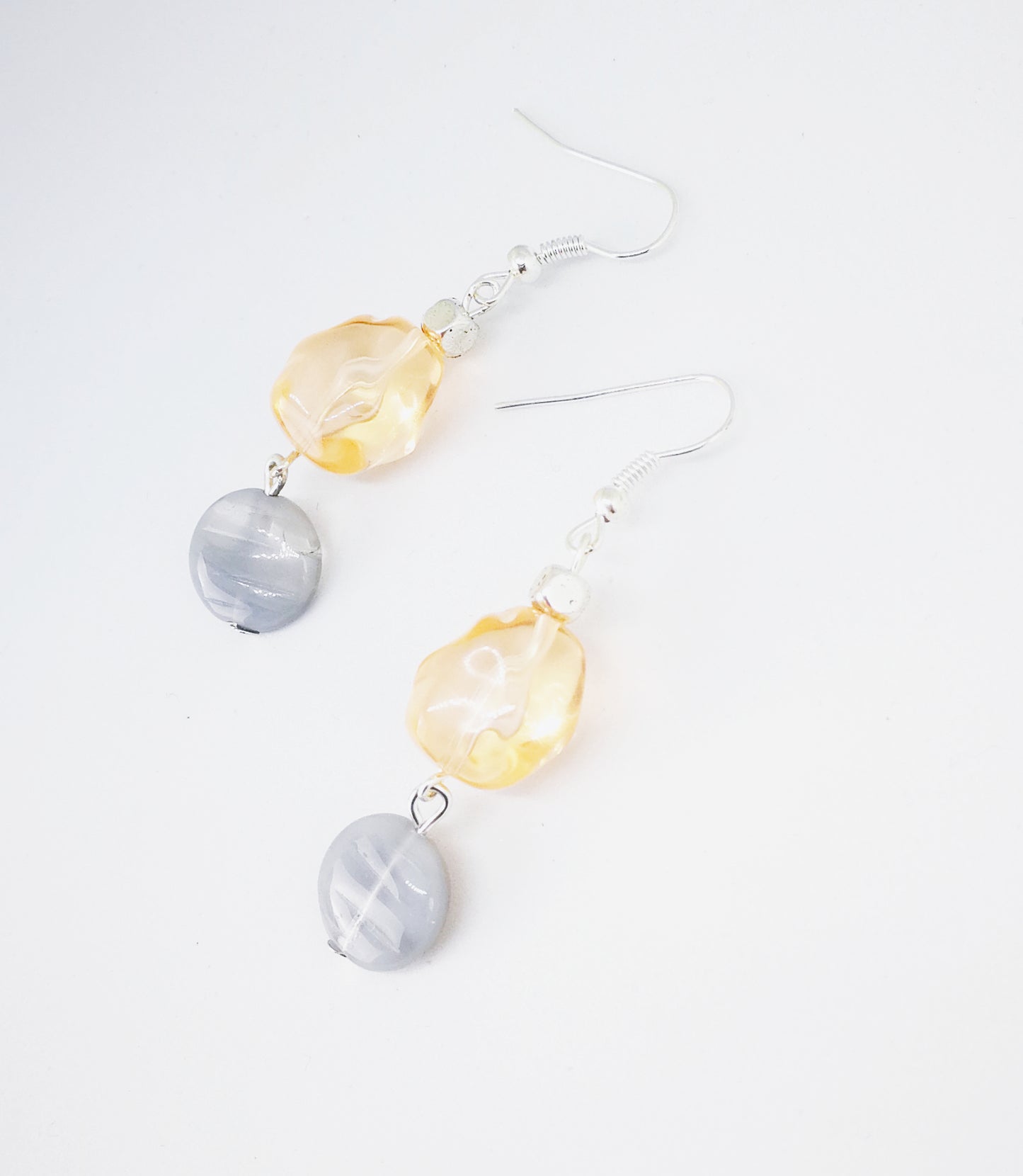 Boucles d'oreilles en verre orange et gris
