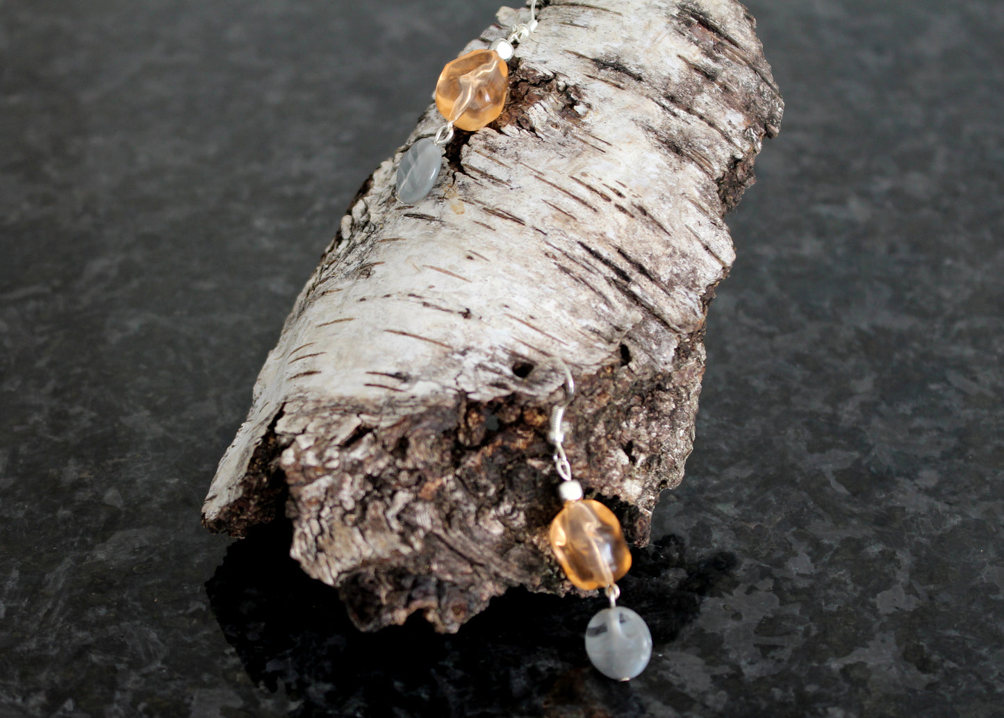 Boucles d'oreilles en verre orange et gris