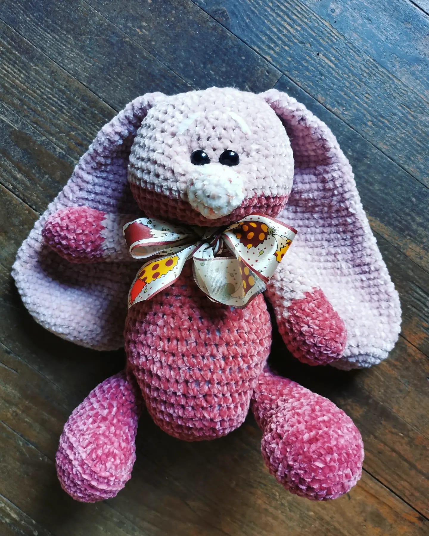 Amigurumi gros lapin rose en velvet fil très doux
