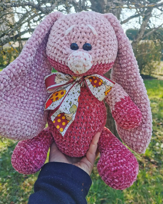 Amigurumi gros lapin rose en velvet fil très doux