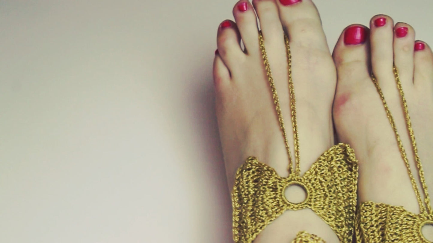 Bijou de pied ou bracelet de cheville nœuds