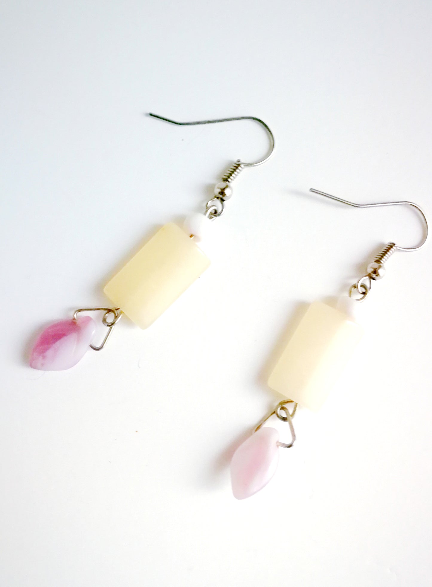 Boucles d'oreilles en pierre naturelle avec perles feuilles en verre