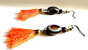 Boucles d'oreilles pompons orange et perle de verre