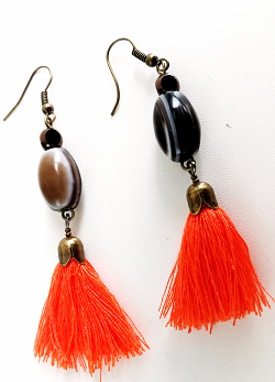 Boucles d'oreilles pompons orange et perle de verre