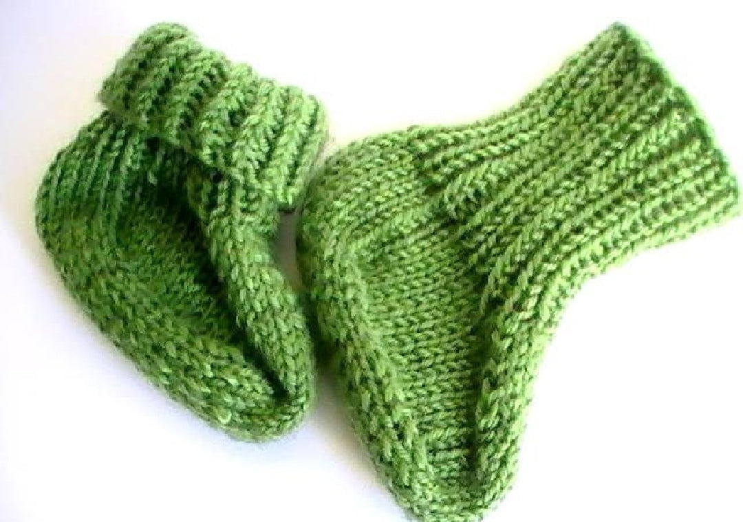 Chaussons verts tricot pour bébé
