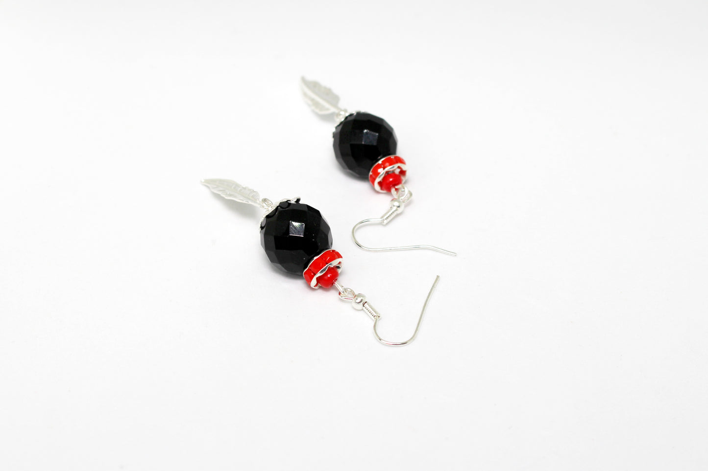 Boucles d'oreilles sphères noires à facettes
