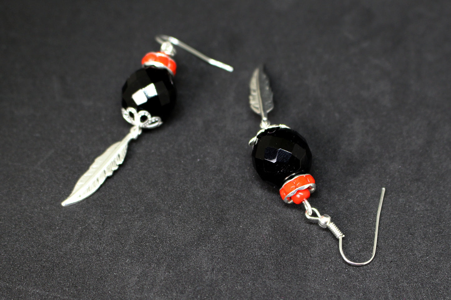 Boucles d'oreilles sphères noires à facettes